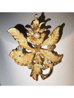 Vintage Gold Leaf Brooch with Pearl Accent